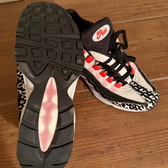 🔥 Nike Air Max 95 "Just Do It" Limited Edition – Size 7Y 🔥 - Picture 6 of 7